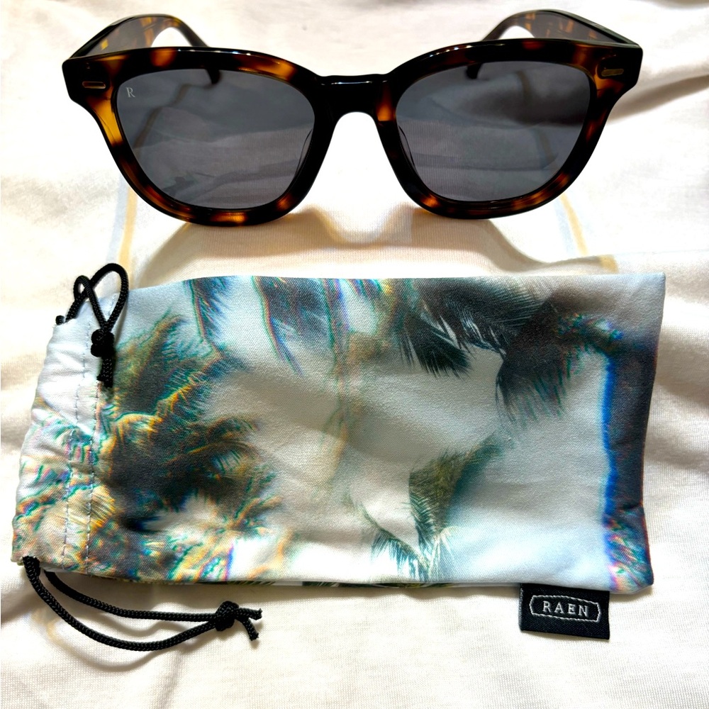 NWOT RAEN Myles Sunglasses